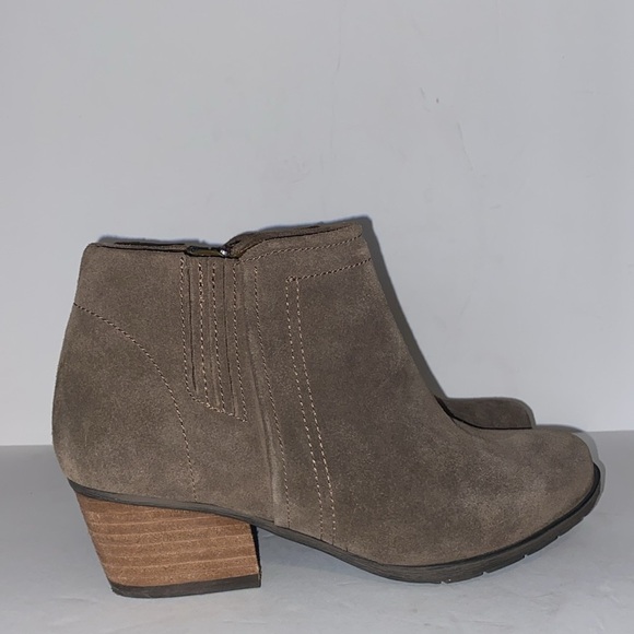 Blondo Waterproof Suede Leather Bootie Grayish/Tan - Picture 3 of 10